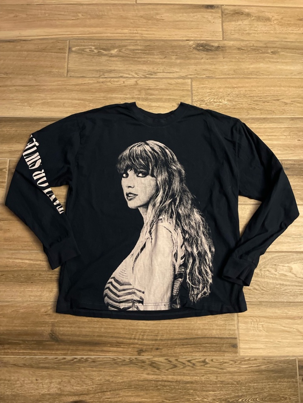 Official Taylor Swift The Eras Tour Long Sleeve T-Shirt Navy Blue Size L - Picture 2 of 7